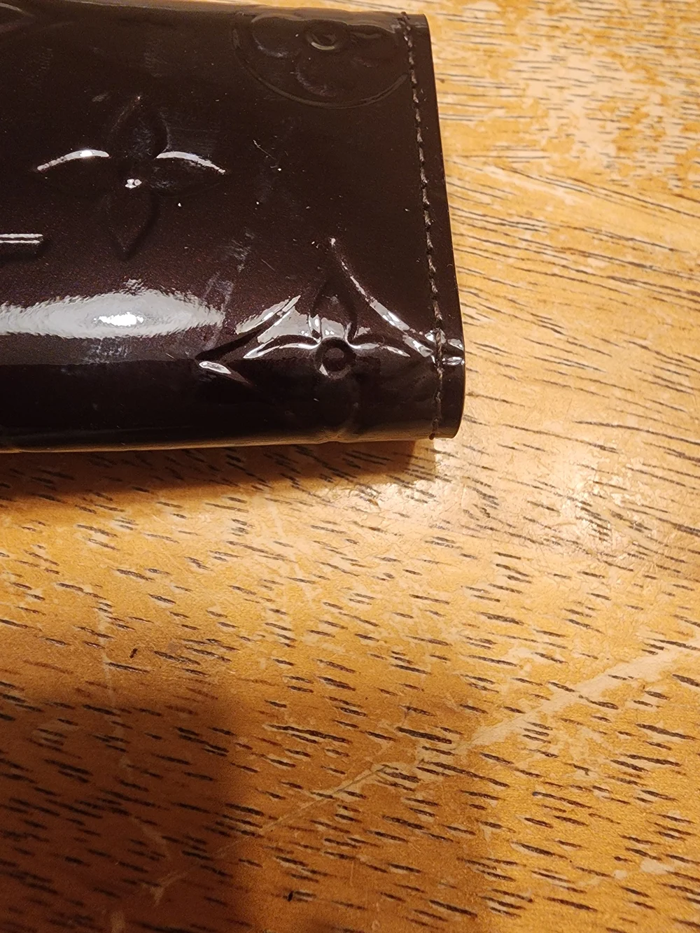 Louis Vuitton Multiclés 4 Key Holder crafted in Monogram Vernis leatherAmarante
